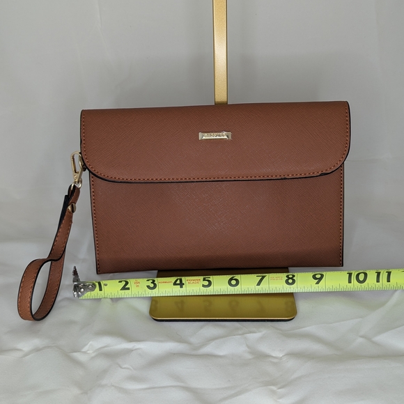 Elegant White and Tan Tote Set - Picture 6 of 7